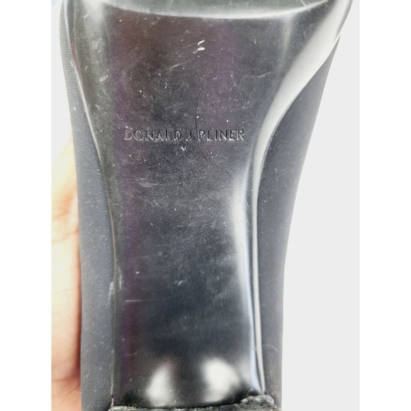 Donald J Pliner Stretch Pump - Size 6.5‎ - Picture 8 of 10